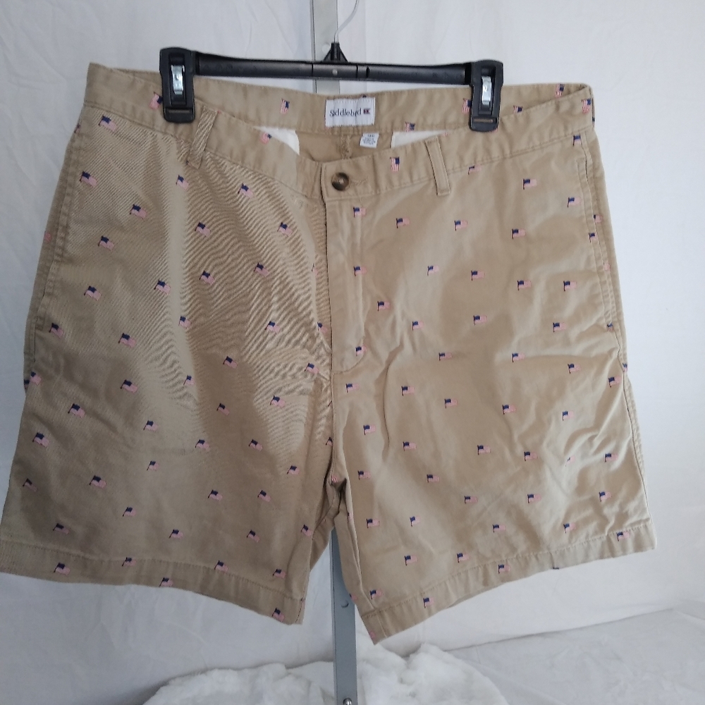 Saddlebred flag design khaki shorts